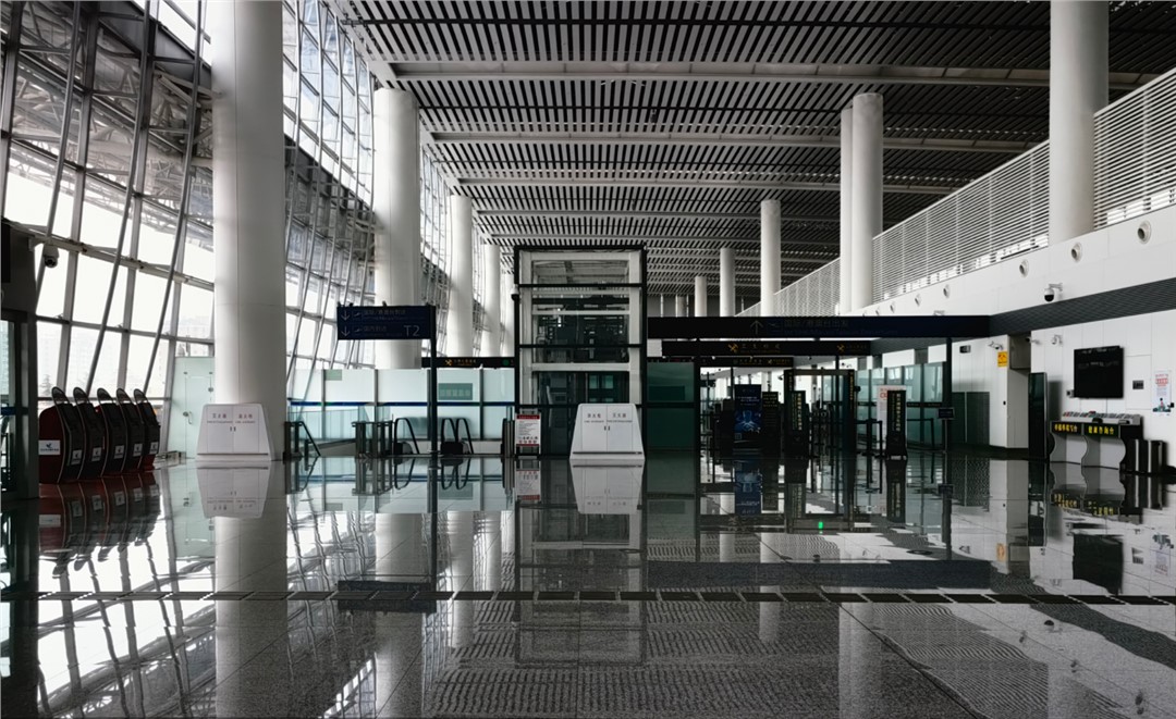 擊碎“候機廳混響陷阱”：世邦線陣列技術重塑機場語音清晰度