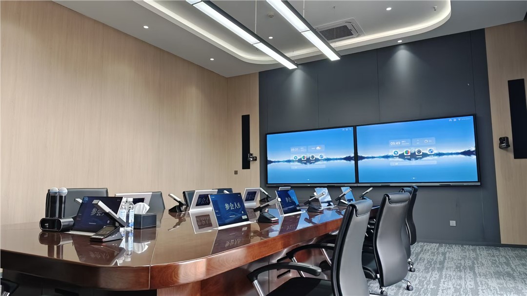  “音視聯(lián)動(dòng)”與系統(tǒng)融合：無紙化會(huì)議與專業(yè)擴(kuò)聲的深度互聯(lián)互通